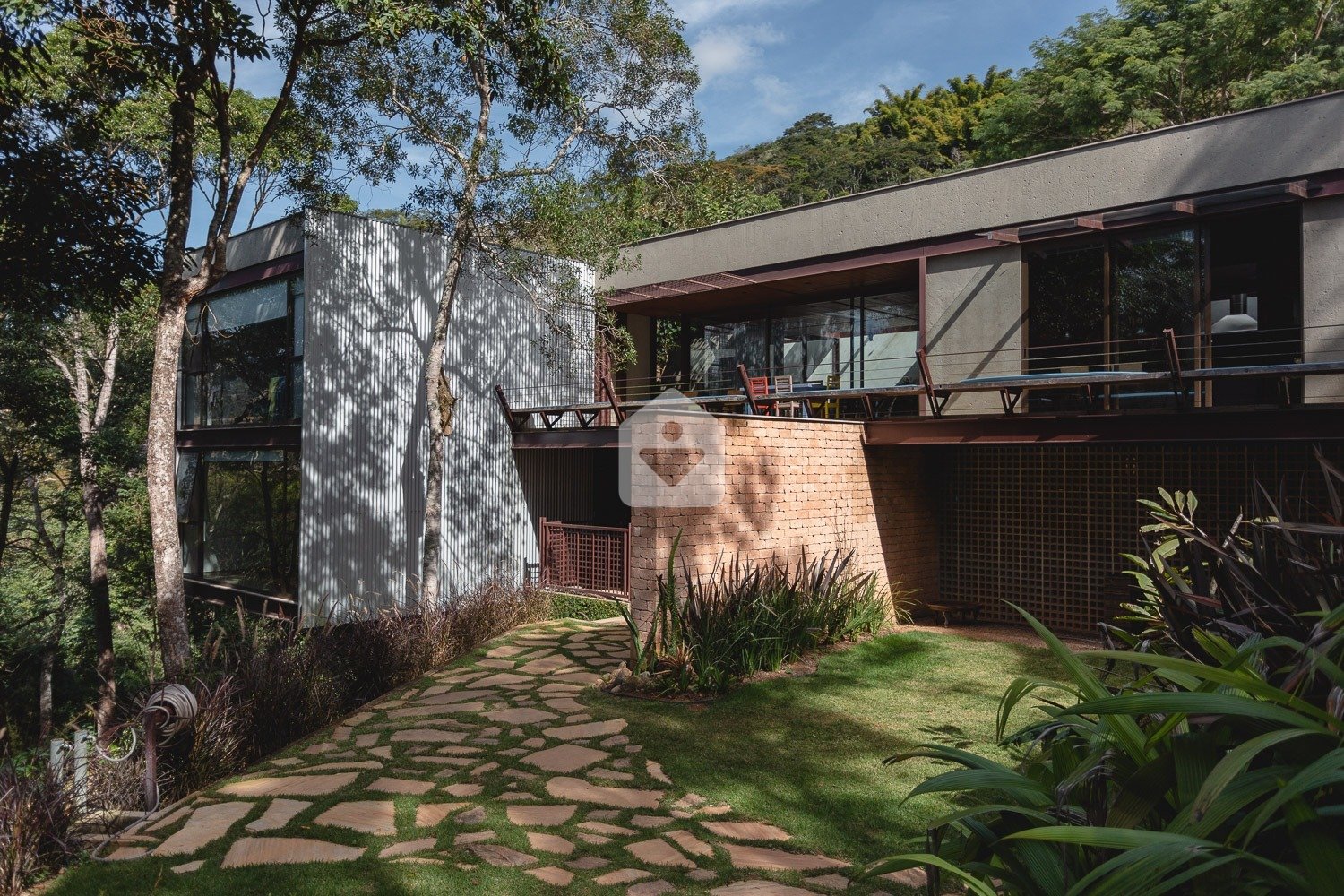 estilo de casa moderno em itaipava na serra carioca